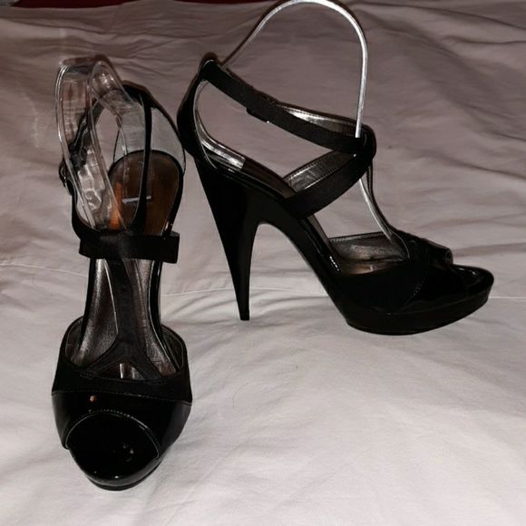 Kelly & Katie‎ Patent Leather Small Platform Heels - Picture 1 of 7